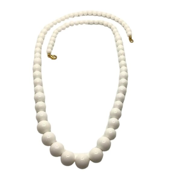 Vintage Graduated Beaded Necklace White 31 Inch Length - Picture 2 of 3